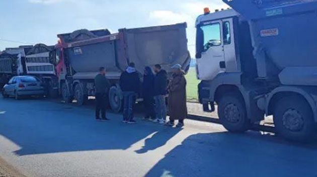 الكاف: عدد من سواق الشاحنات الثقيلة يحتجّون