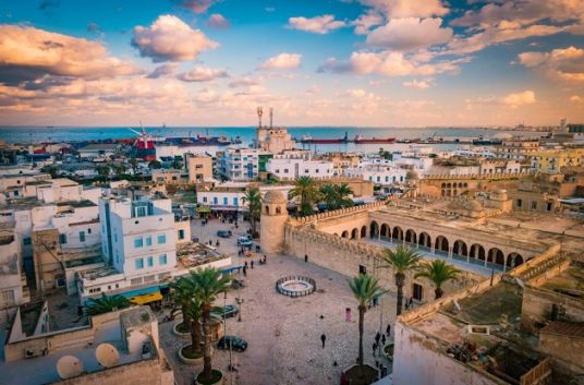 طقس الأحد : أمطار متفرّقة والحرارة في انخفاض طفيف