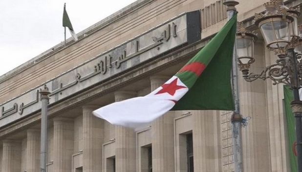الجزائر: السجن 6 أشهر لمن يتلفظ بكلمة خادشة للحياء في الأماكن العامة