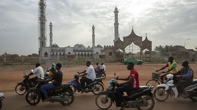 عشرات القتلى بهجوم على مسجد في بوركينا فاسو