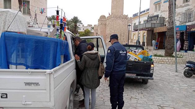 بالصور: بلدية سوسة تنظم حملة ضدّ استغلال للرصيف والاعتداء على الملك العمومي البلدي