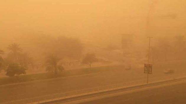 رياح رملية تحجب الرؤية بالطريق السيارة أ1 تونس مدنين