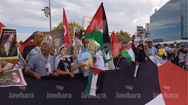 وقفة احتجاجية  أمام السفارة الأمريكية بتونس تطالب بوقف الإبادة الجماعية في غزّة