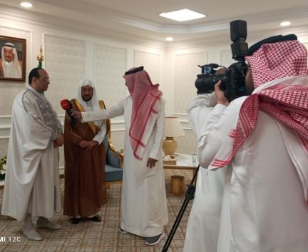 وزير الشّؤون الدّينية يؤدّي