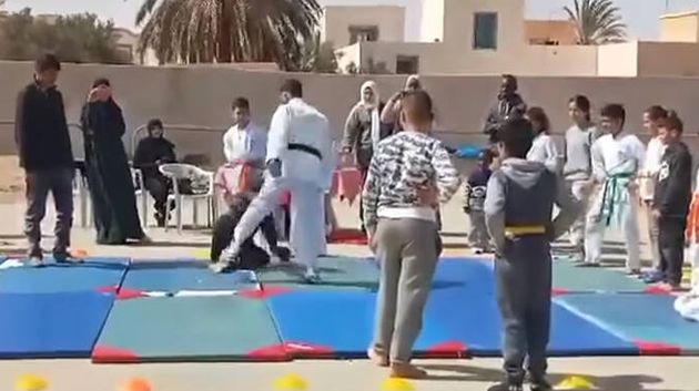 فيديو لاعتداء مدرب 'كاراتي' بالعنف على تلميذ في حصة رياضية: فتح بحث اداري