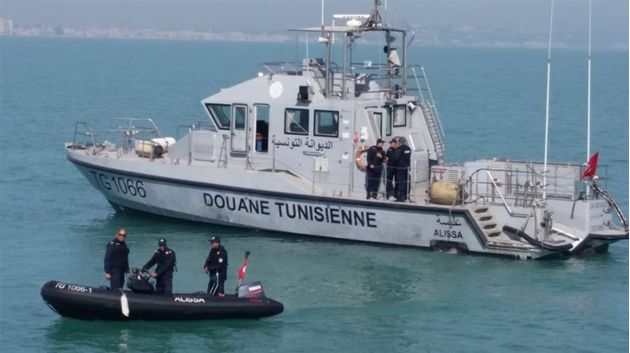 بينهم أطفال ونساء.. إنقاذ 15 تونسيا انشطر قاربهم قبالة سواحل هرقلة