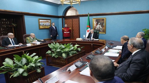 الرئيس الجزائري يعلن عن إجراء انتخابات رئاسية مبكرة