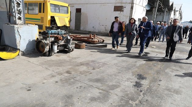 وزيرة التجهيز المكلّفة بتسيير وزارة النّقل تؤدي زيارة إلى مرافق تابعة للنقل البري