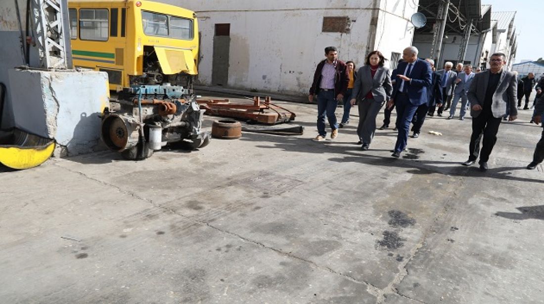 وزيرة التجهيز المكلّفة بتسيير وزارة النّقل تؤدي زيارة إلى مرافق تابعة للنقل البري وزيرة التجهيز المكلّفة بتسيير وزارة النّقل تؤدي زيارة إلى مرافق تابعة للنقل البري