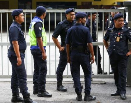 تفاصيل خطيرة.. ماليزيا تحتجز 3 أشخاص يشتبه في تزويدهم إسرائيليا بأسلحة
