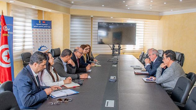 الاتفاق على إعداد برنامج عمل مشترك بين وزارة التشغيل وجامعة مقاولي البناء