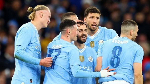اليوم قمة منتظرة بين السيتي و أستون فيلا في إنقلترا