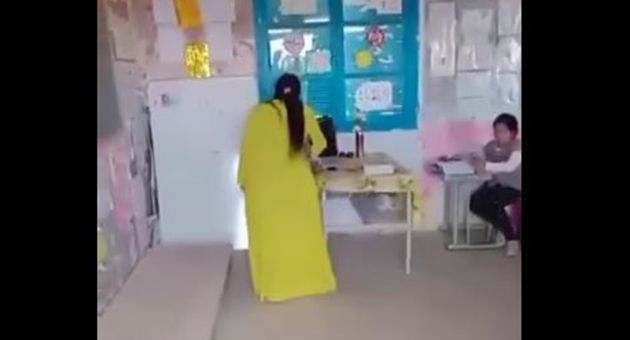 حقيقة الفيديو المتداول حول اعتداء امرأة على معلمة في مدرسة