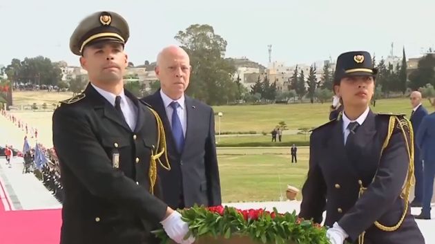 رئيس الجمهورية يشرف على موكب إحياء ذكرى عيد الشهداء (فيديو)