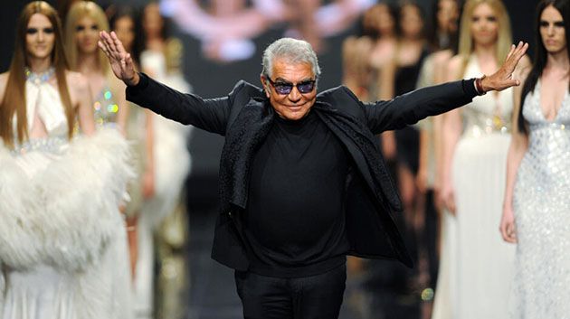 وفاة مصمم الأزياء الشهير روبرتو كافالي عن 83 عاماً 