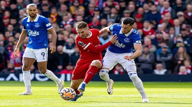 الدوري الإنقليزي: الليلة دربي الميرسيسايد بين إيفرتون و ليفربول 