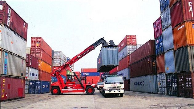 تقلص العجز التجاري الشهري