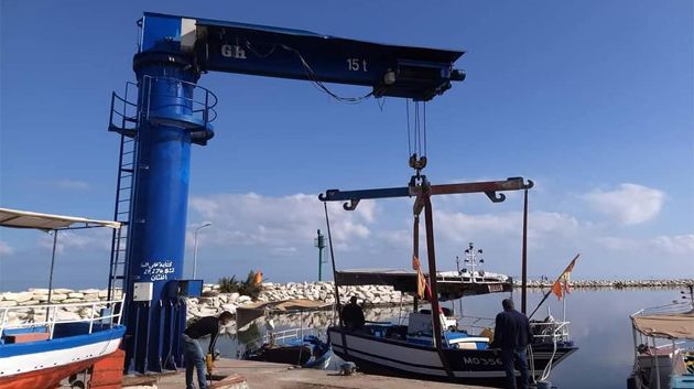 ميناء الصيد البحري بطبلبة: البحّارة يطالبون باستغلال رافعة تمّ اقتناؤها منذ 4 سنوات