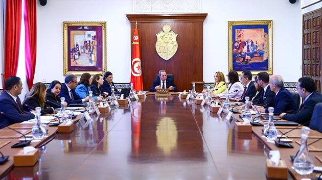 رئيس الحكومة يشرف على مجلس وزاري مضيّق