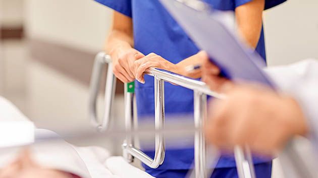 المهدية: أم تُعنّف طفليْها بوحشيّة وتُحيلهما على العناية المركزة