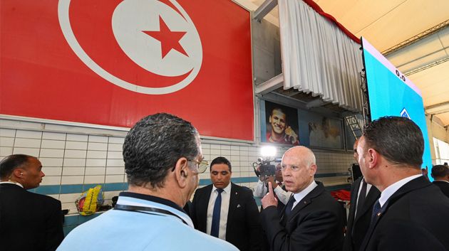 دموع سعيّد تنهمر خلال زيارة غير معلنة إلى المسبح الأولمبي برادس (صور)