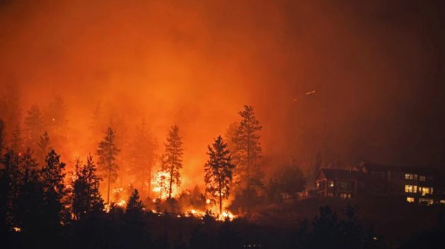 كندا: إجلاء آلاف السكان جراء انتشار حرائق الغابات 