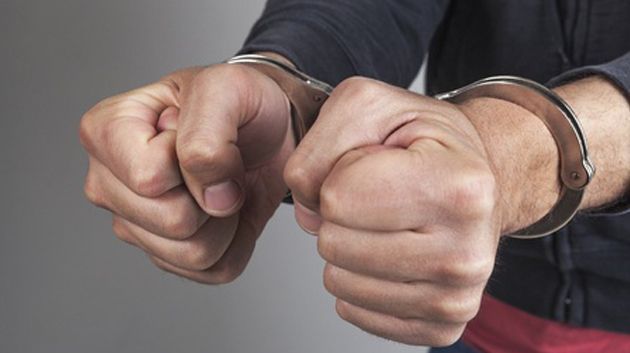 تسبّبت في تسمّم 11 تلميذا.. الاحتفاظ بصاحب كشك ومزوّده من أجل بيع حلوى مجهولة المصدر 