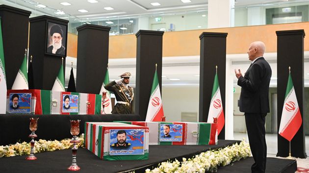 مراسم تقديم رئيس الجمهورية واجب العزاء في ايران (صور)