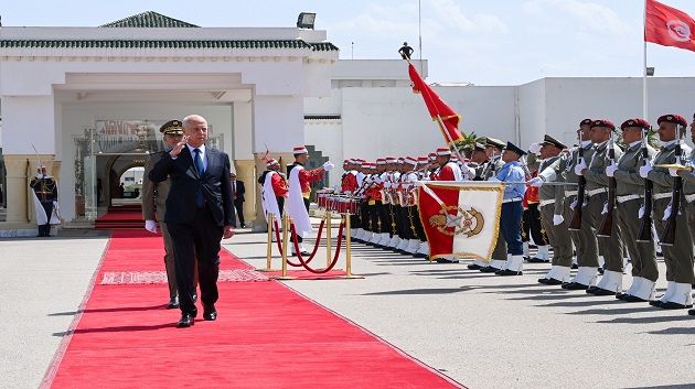 رئيس الجمهورية يغادر نحو الصين (صور)