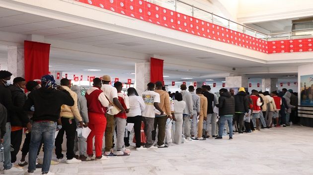 تأمين العودة الطوعية لـ173 مهاجرا من تونس إلى بنين