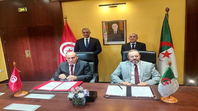 إمضاء اتفاقية توأمة بين الوكالة العقارية السياحية و وكالة العقار السياحي بالجزائر