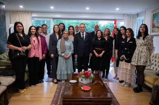 رئيس الحكومة يلتقي عددا من أفراد الجالية التونسية بسيول