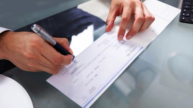 مقرّر اللجنة التشريعية يكشف عن مستجدات مشروع القانون المتعلق بالشيكات 