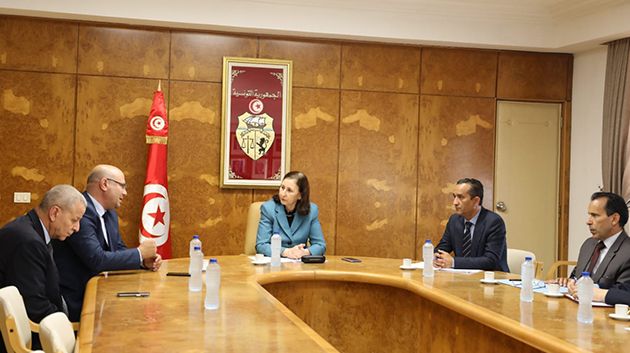 وزيرة النقل بالنيابة تُتابع مدى تقدّم المرحلة التجريبية لعملية الربط الحديدي بين تونس والجزائر