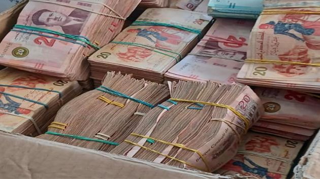 سهلول: حجز أكثر من 450 ألف دينار وكمية كبيرة من الذهب والمجوهرات (صورة)