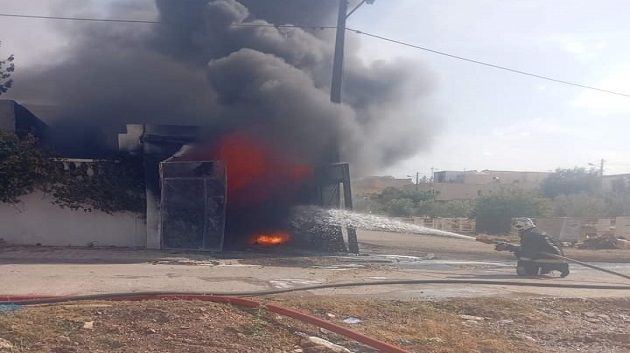 الكاف: السيطرة على حريق بمحل لبيع المحروقات المهربة في قلعة سنان
