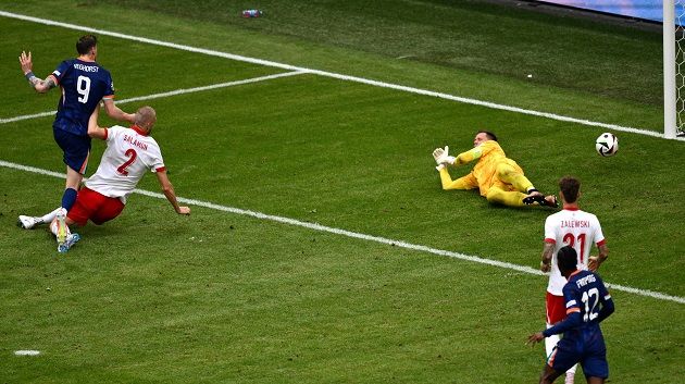 كأس أمم أوروبا: هولاندا تتفوّق على بولونيا