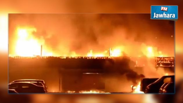  اندلاع حريق هائل داخل مأوى للسيارات في السويد (فيديو)