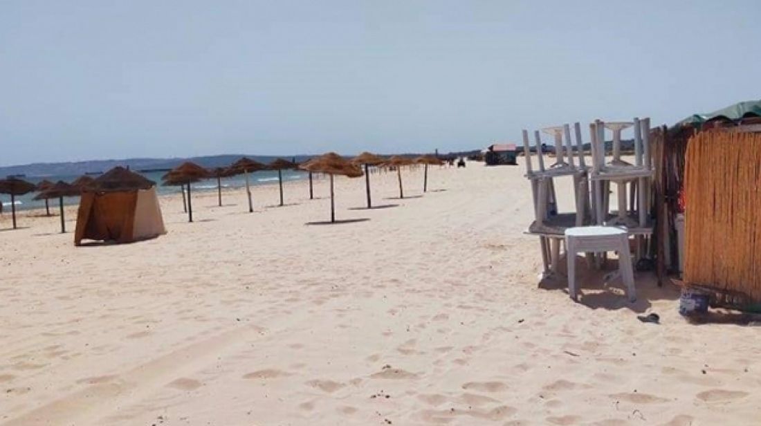 أصحاب وحدات سياحية بطبرقة يطالبون بتجديد تراخيص استغلال الملك العمومي البحري أصحاب وحدات سياحية بطبرقة يطالبون بتجديد تراخيص استغلال الملك العمومي البحري