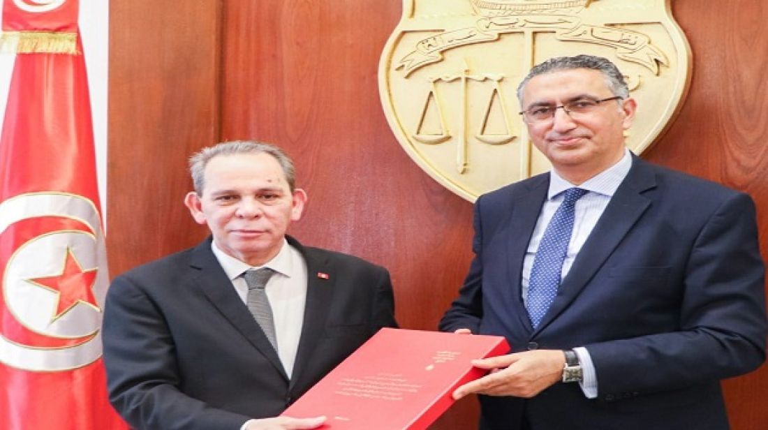 رئيس الحكومة يتلقّى التقرير الختامي للجنة التدقيق في الانتدابات رئيس الحكومة يتلقّى التقرير الختامي للجنة التدقيق في الانتدابات