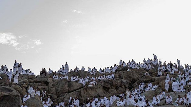 أوّل تعليق رسمي سعودي على عدد الحجاج المتوفّين