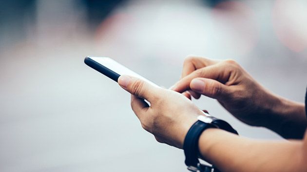المهدية: تلميذة باكالوريا تتفاجأ بنجاحها خلال دورة التدارك ! (فيديو)