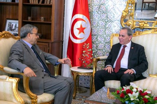 رئيس الحكومة يتحادث مع محافظ البنك المركزي بشأن القطاع البنكي
