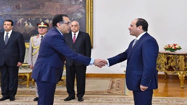 الحكومة المصرية الجديدة تؤدي اليمين أمام السيسي