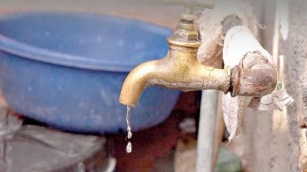 معاناتهم متواصلة منذ 5 سنوات ... اهالي منطقة الحارثين يطالبون بتوفير مياه الشرب