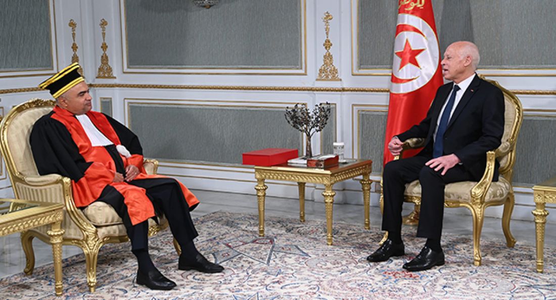 الرئيس الأول للمحكمة الإدارية يسلّم رئيس الدولة تقريرا خاصا بالنزاع الانتخابي الرئيس الأول للمحكمة الإدارية يسلّم رئيس الدولة تقريرا خاصا بالنزاع الانتخابي