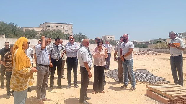 تحويل الملعب المجاور لإعدادية دوار هيشر بمنوبة إلى مركب تربوي ترفيهي