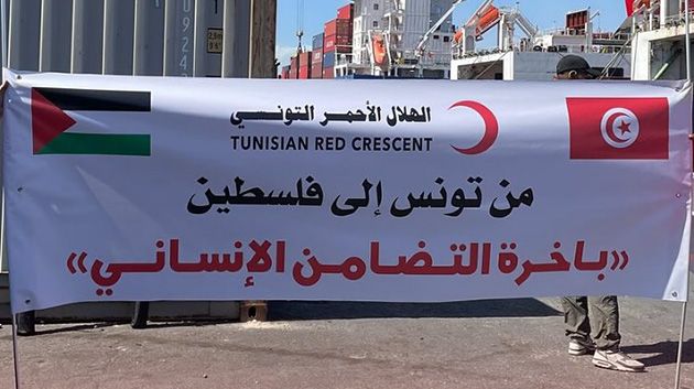 باخرة 'التضامن الإنساني' التونسية ترسو بميناء دمياط بمصر