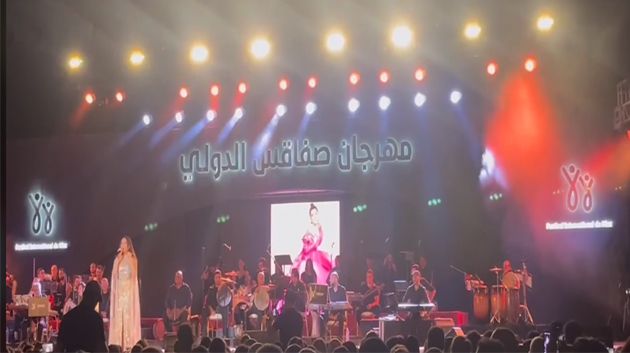 بعد اتهامها بالعنصرية لطيفة تردّ على منتقديها: 'مرحبا بالأفارقة لكن في إطار القانون' (فيديو)
