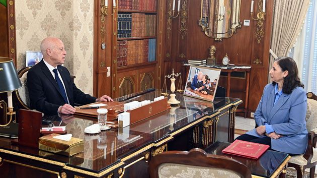 سعيّد يدعو المكلفة بتسيير وزارة النقل إلى إيجاد حلول عاجلة للنقل العمومي